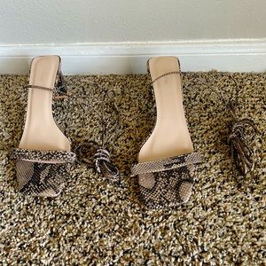 Low block strap heel